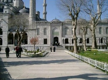 interior_masjid_biru_turki_9